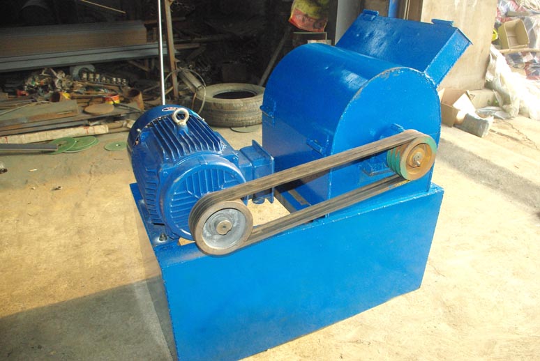 粉餅機(jī)，碎餅機(jī)，大餅打碎機(jī)，花生茶籽大豆餅粉碎機(jī)